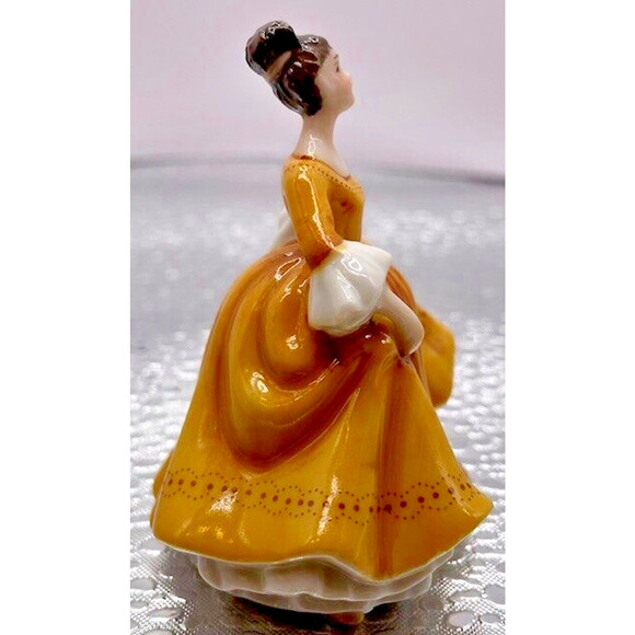 Royal Doulton "STEPHANIE" Figurine M216 2004 Rare and Extremely Nice Piece - Picture 2 of 7